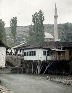 Pamje e Prizrenit, Ura e Gurit dhe Xhamia e Sinan Pashës