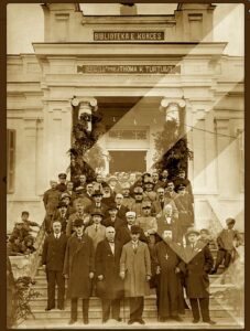 Foto para bibliotekës së Korçës