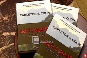 Malet e Gjigandëve - Carleton S. Coon